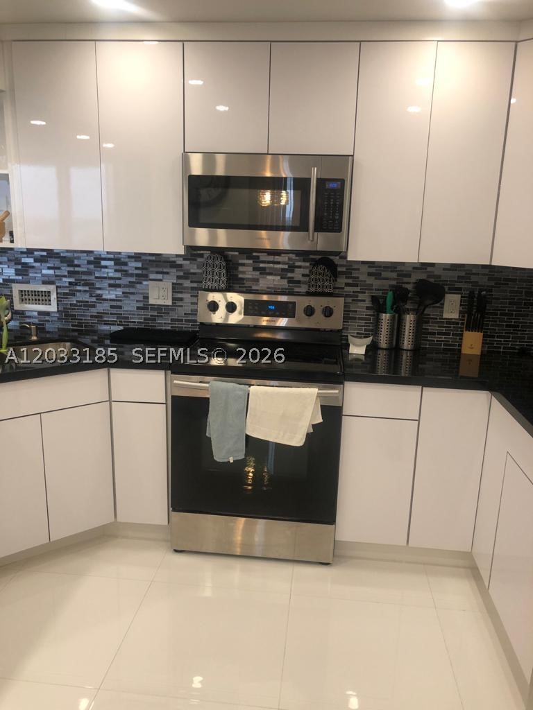 PARKER PLAZA ESTATES COND - Residential