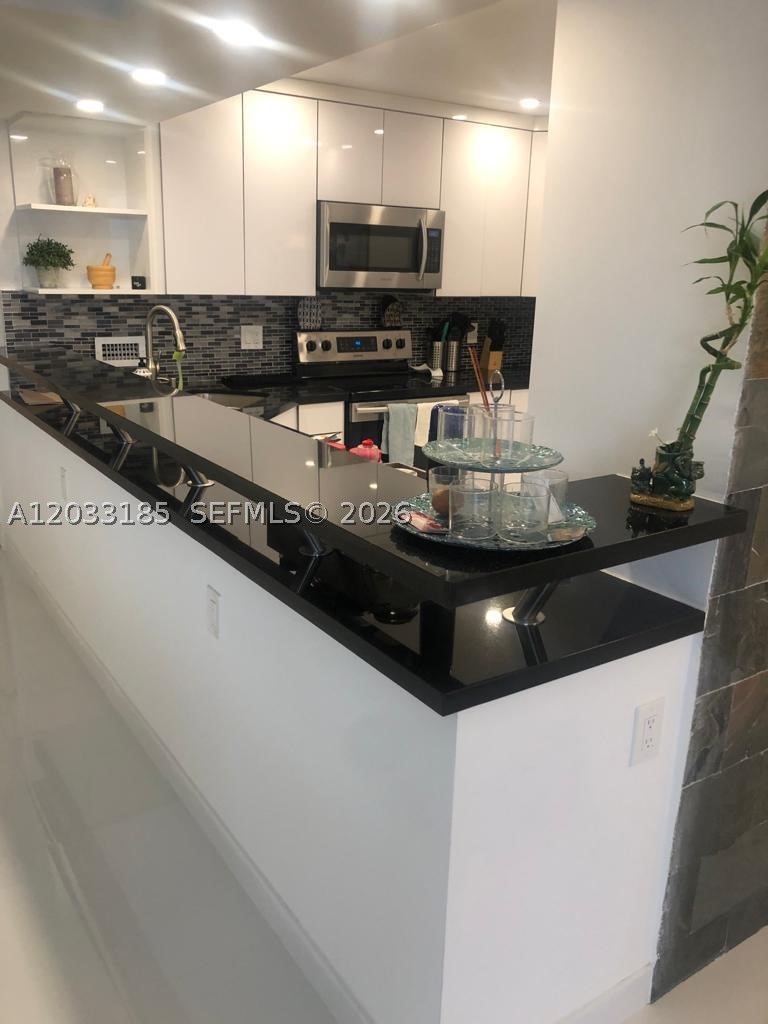 PARKER PLAZA ESTATES COND - Residential