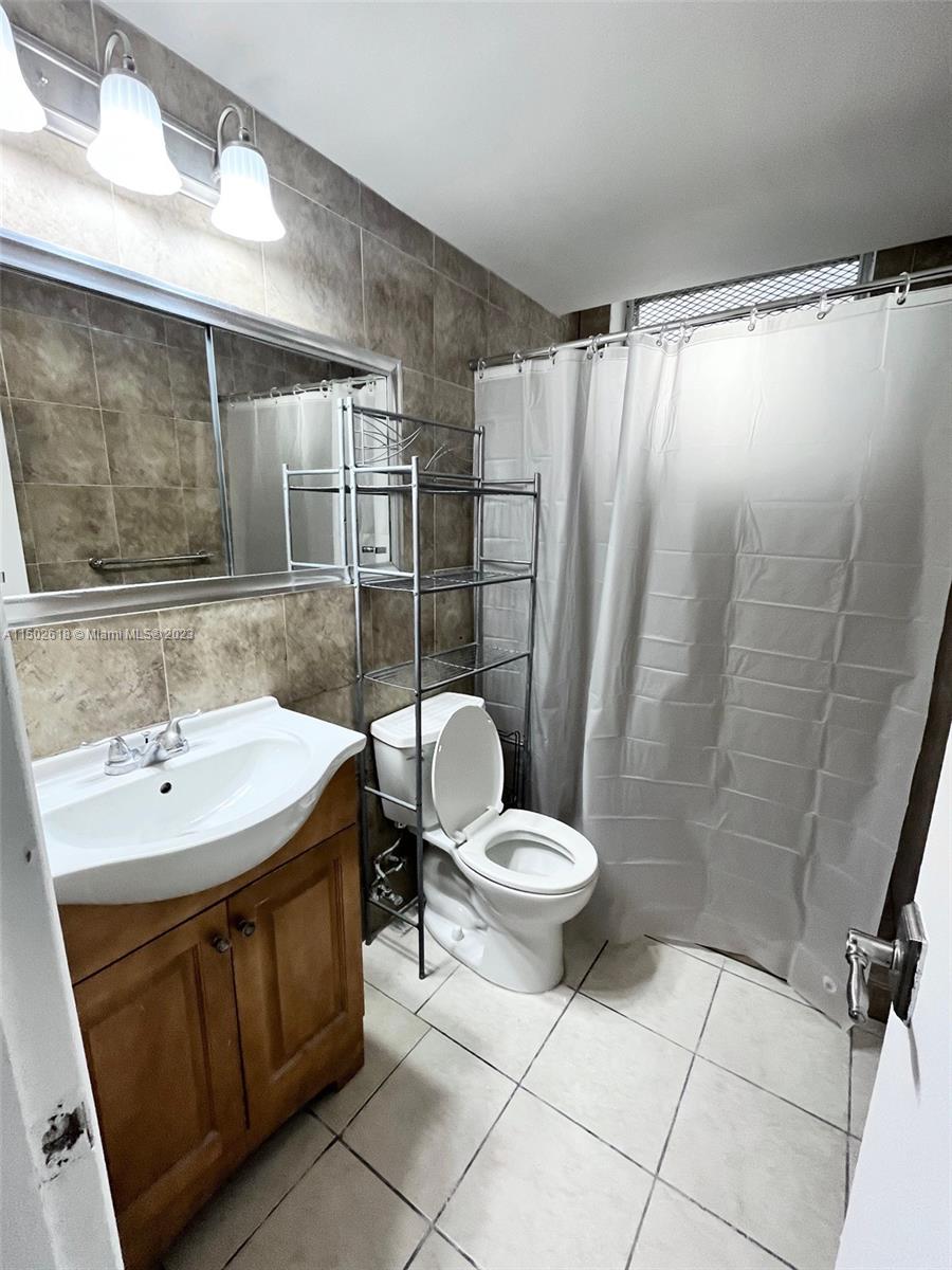 TOWER EAST INCORPORATED C - Residential Lease