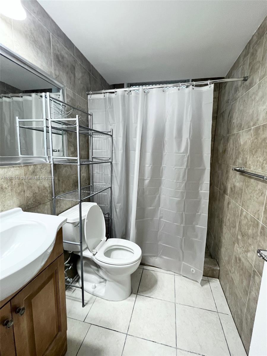 TOWER EAST INCORPORATED C - Residential Lease