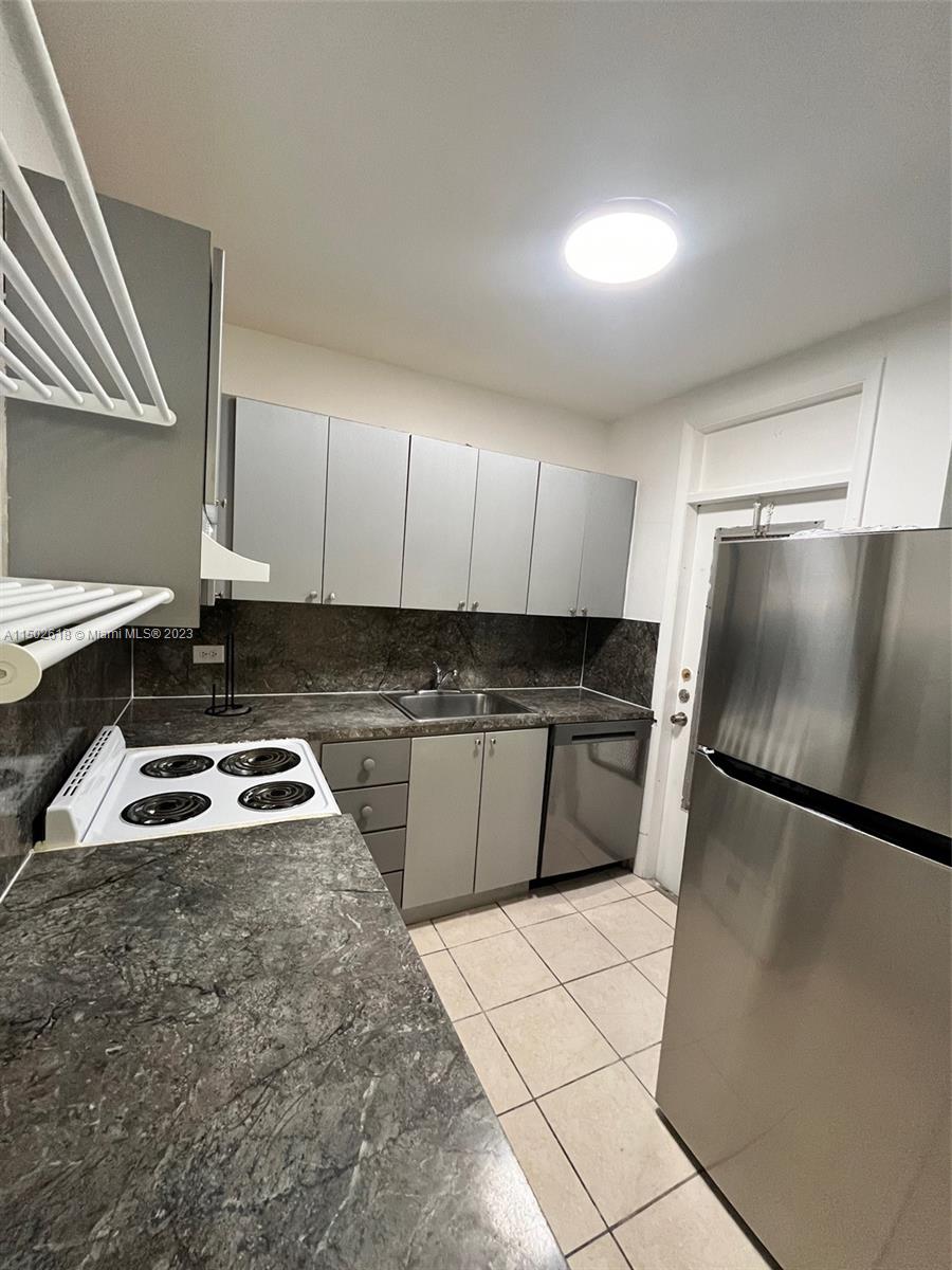 TOWER EAST INCORPORATED C - Residential Lease