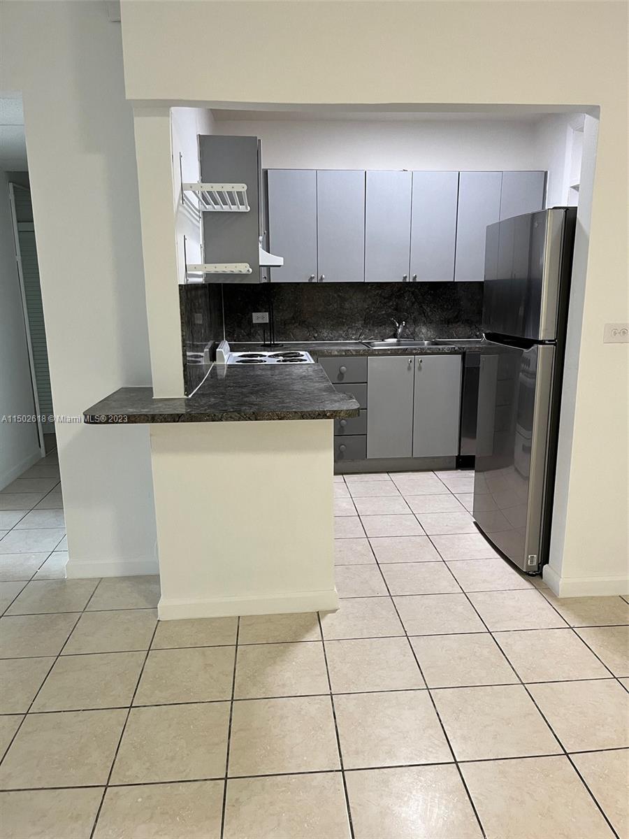 TOWER EAST INCORPORATED C - Residential Lease