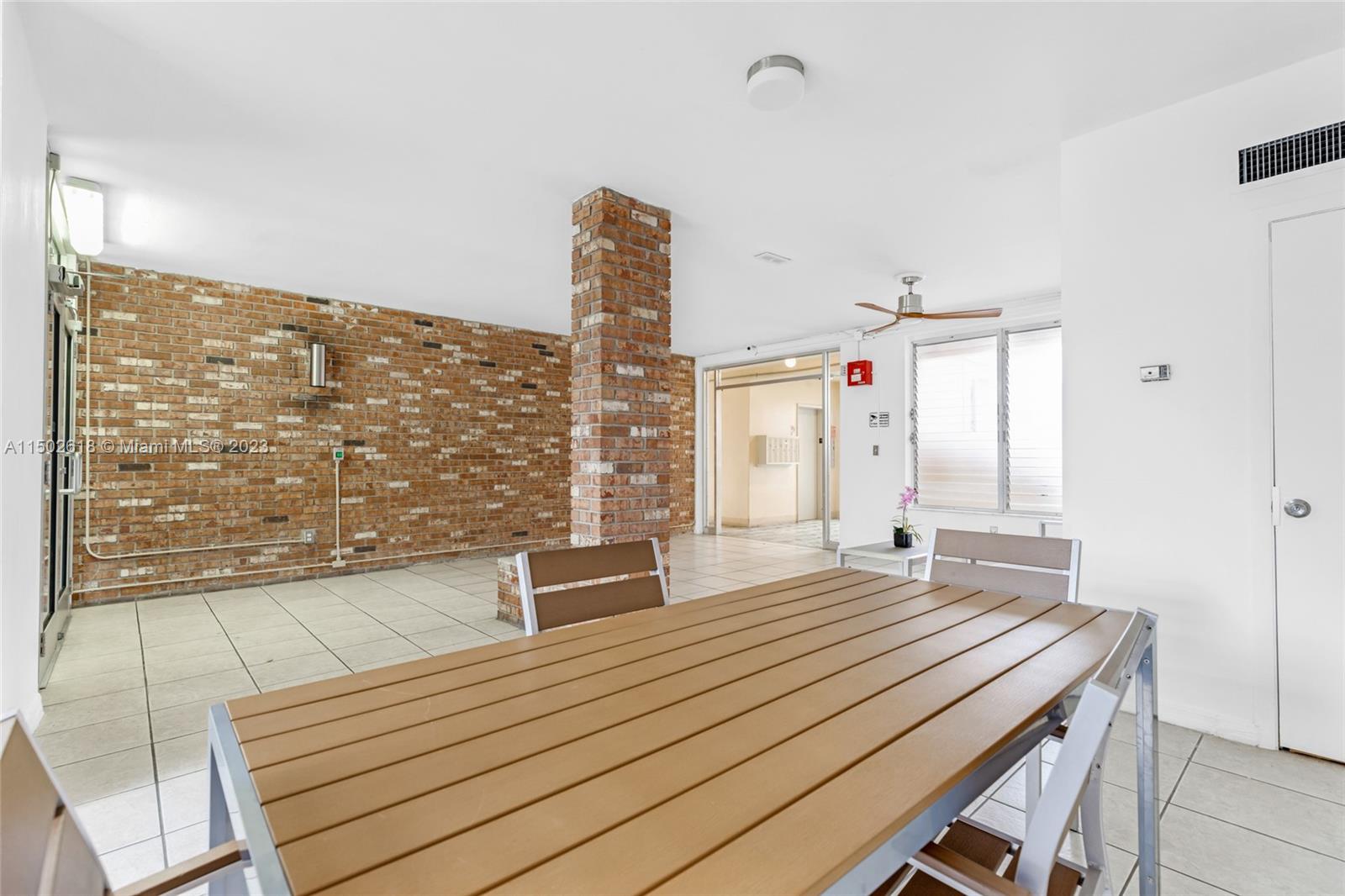 TOWER EAST INCORPORATED C - Residential Lease
