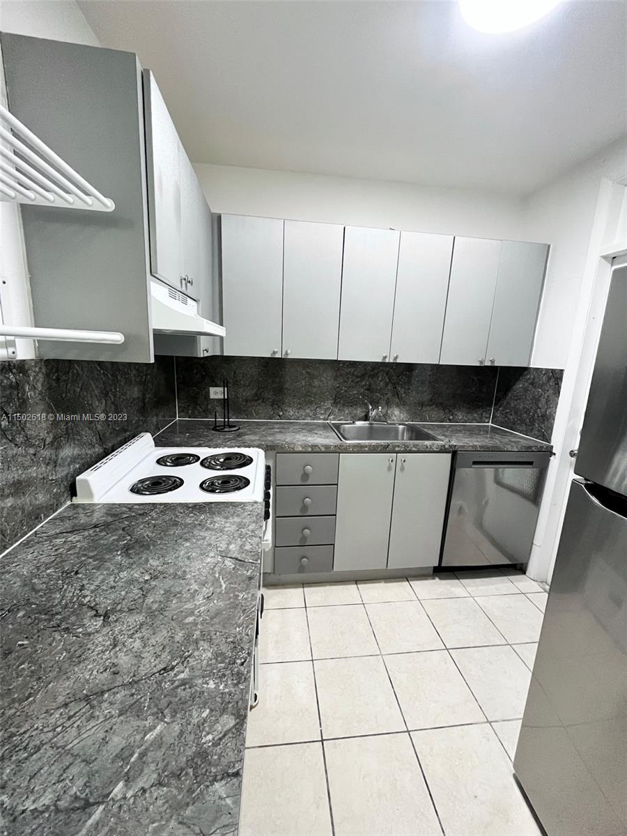TOWER EAST INCORPORATED C - Residential Lease