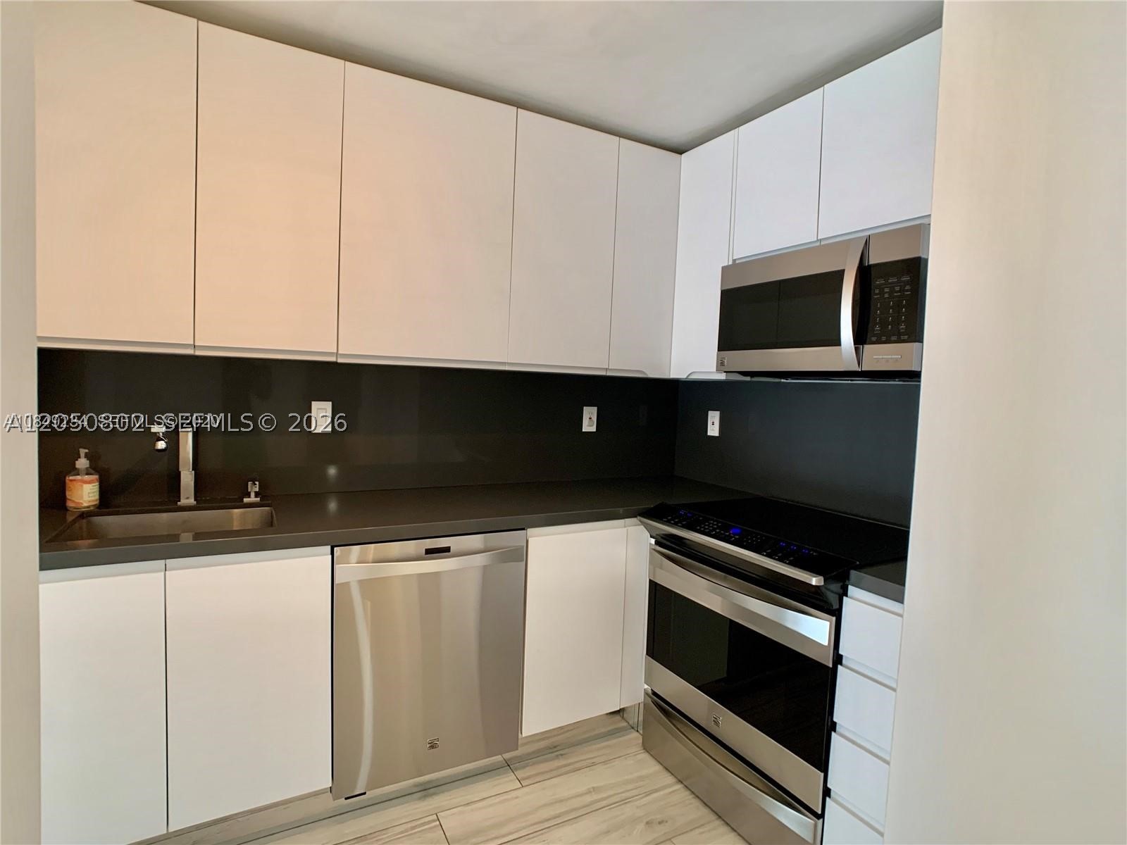 THE FOUNTAINS AT FONTAINE - Residential Lease