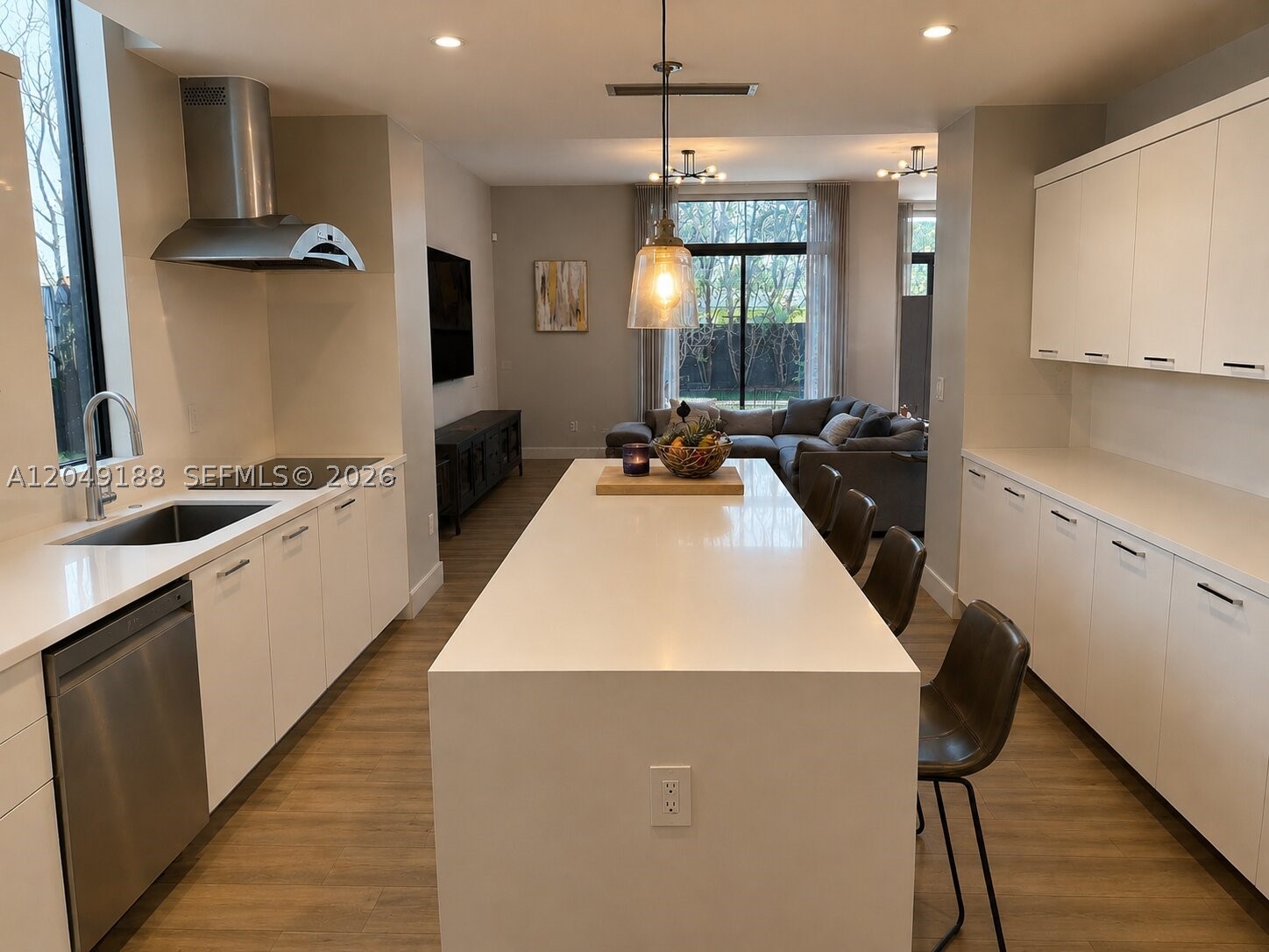 8600 EAST DIXIE - Residential Lease