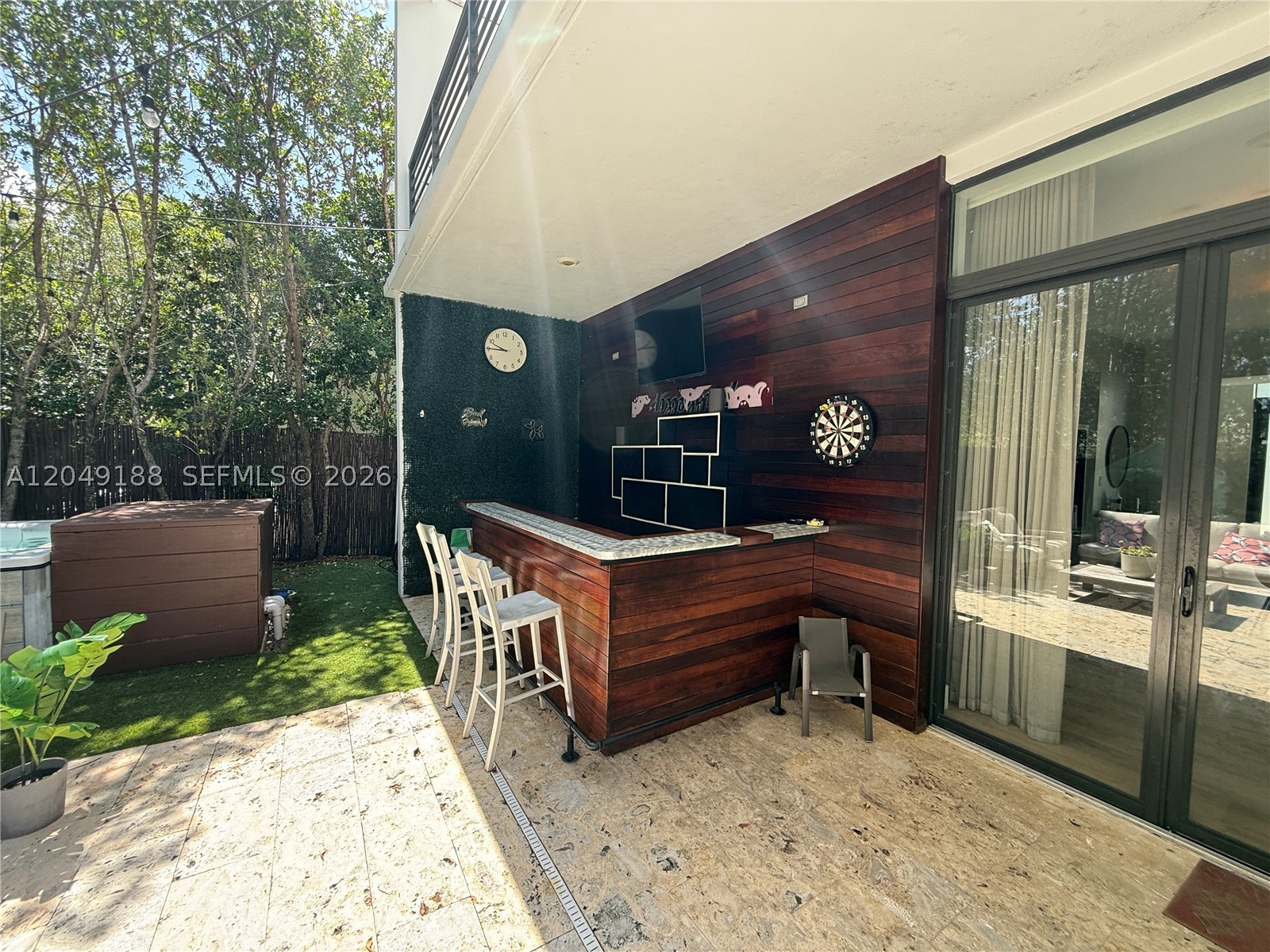 8600 EAST DIXIE - Residential Lease