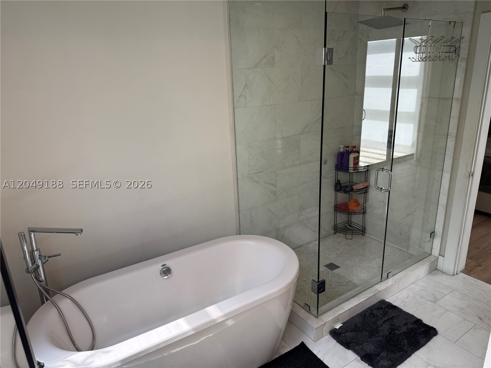 8600 EAST DIXIE - Residential Lease