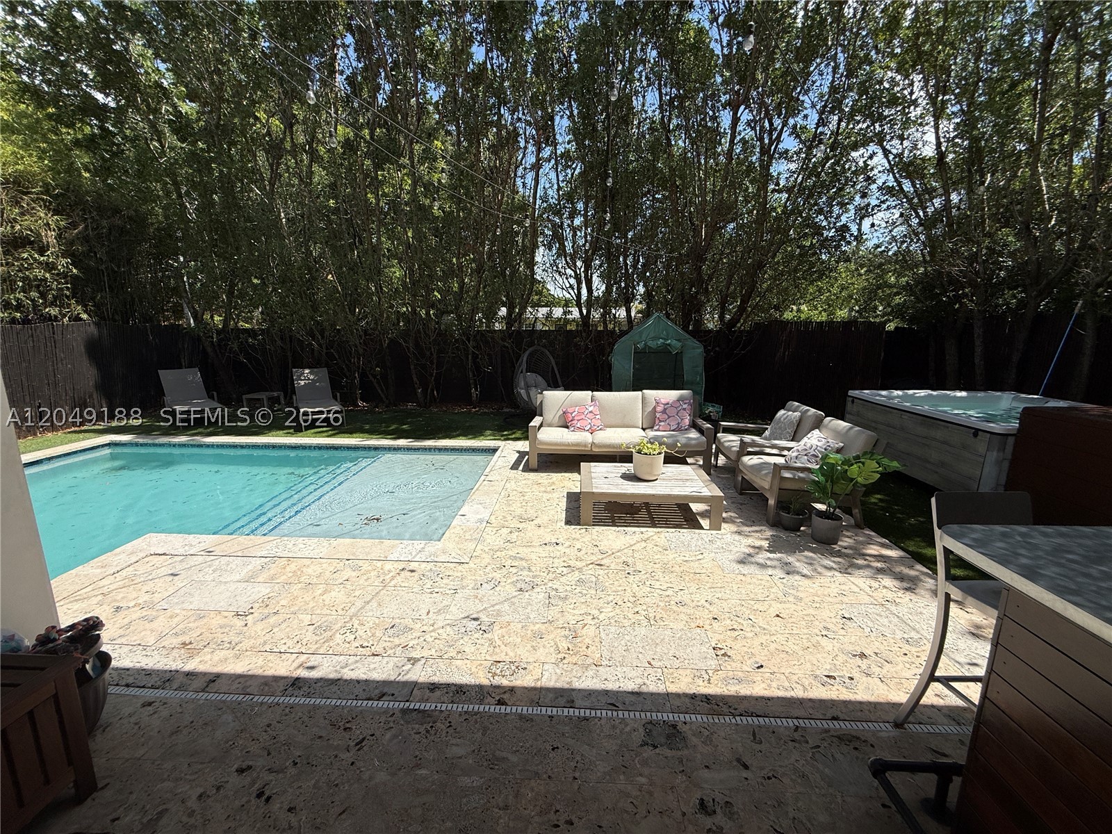 8600 EAST DIXIE - Residential Lease