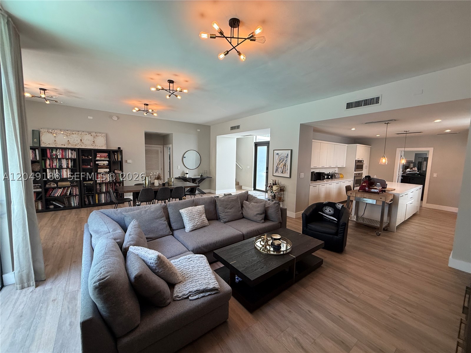 8600 EAST DIXIE - Residential Lease
