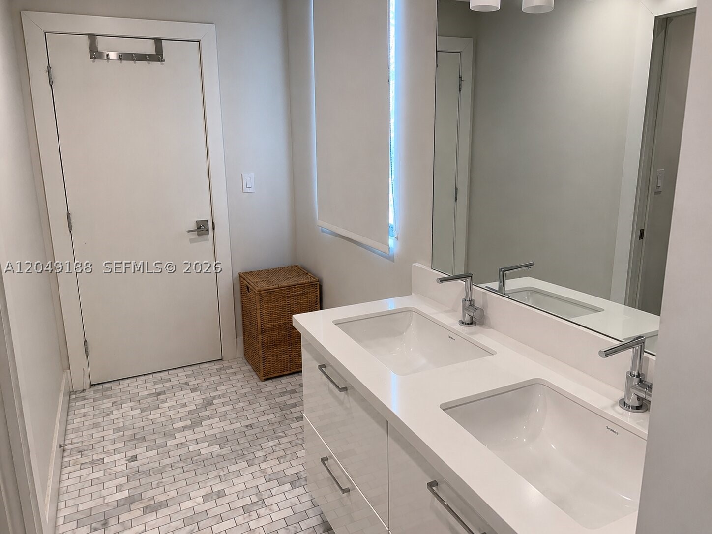 8600 EAST DIXIE - Residential Lease