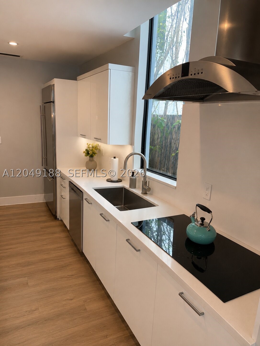 8600 EAST DIXIE - Residential Lease