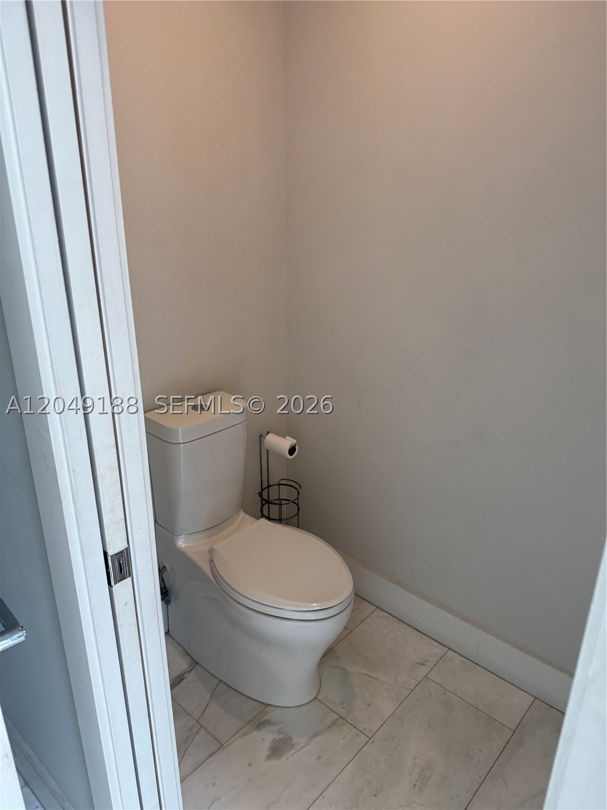 8600 EAST DIXIE - Residential Lease