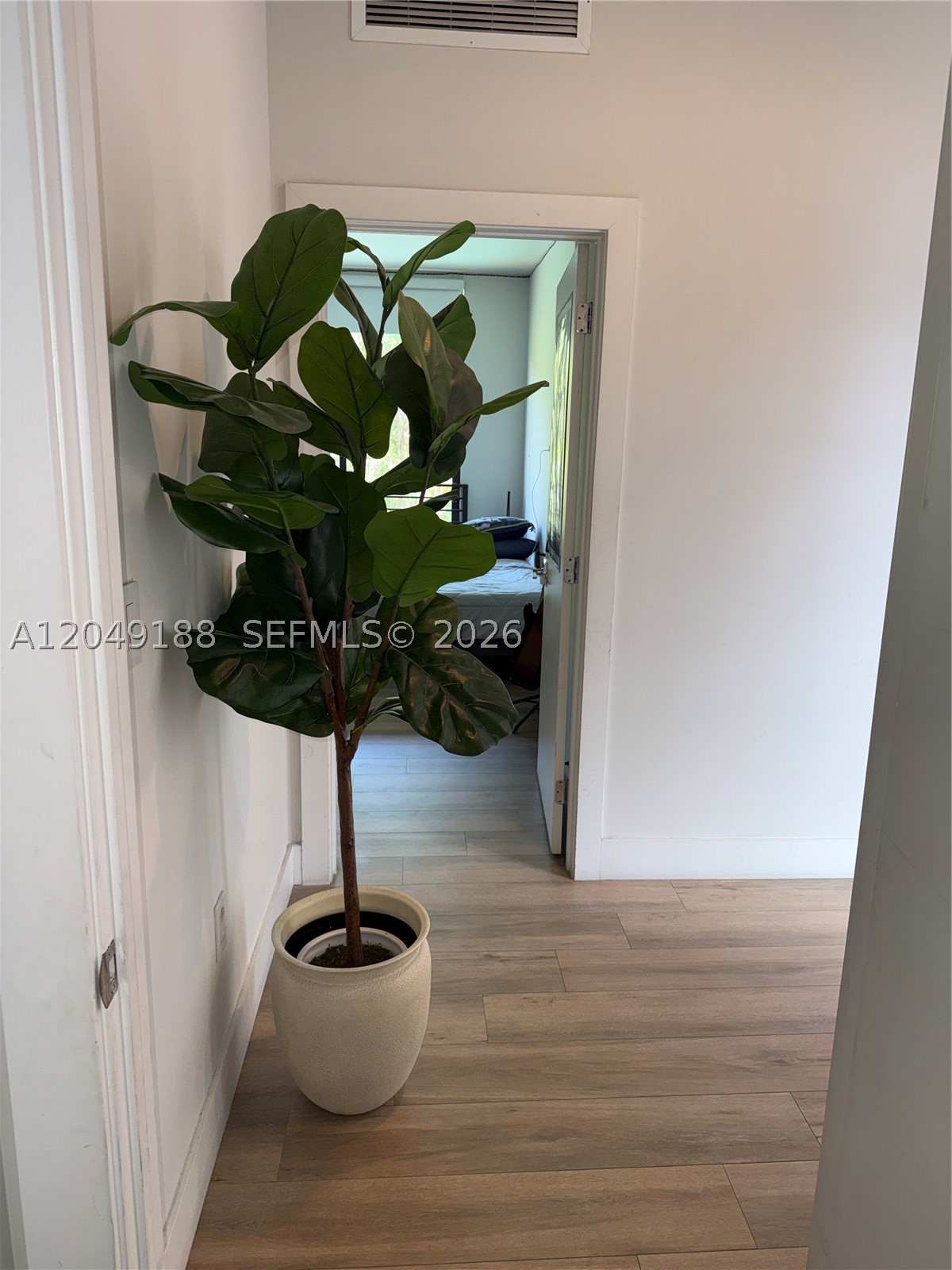 8600 EAST DIXIE - Residential Lease