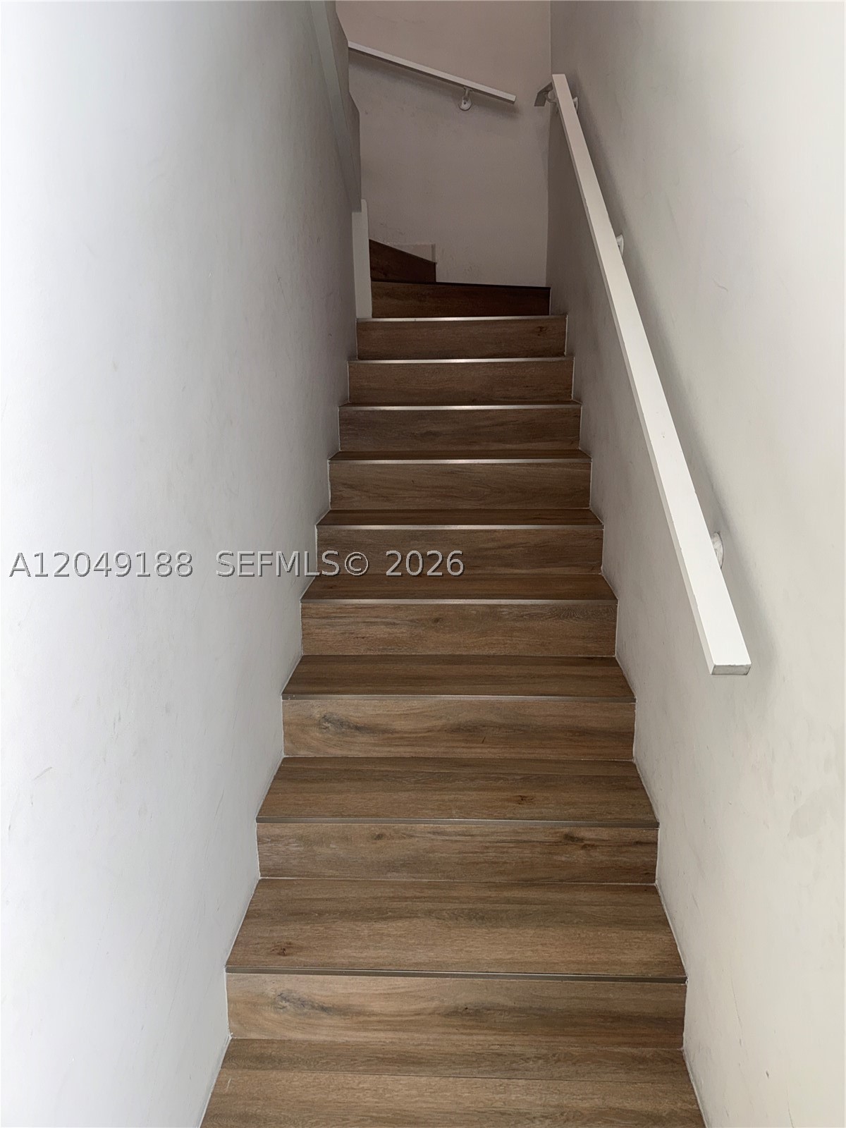 8600 EAST DIXIE - Residential Lease