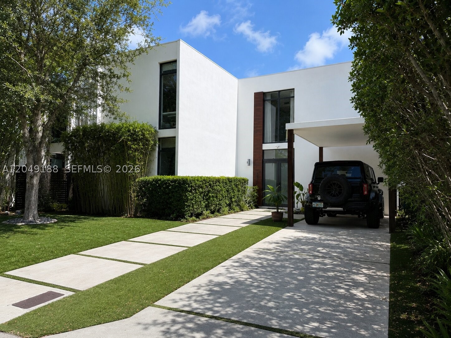 8600 EAST DIXIE - Residential Lease
