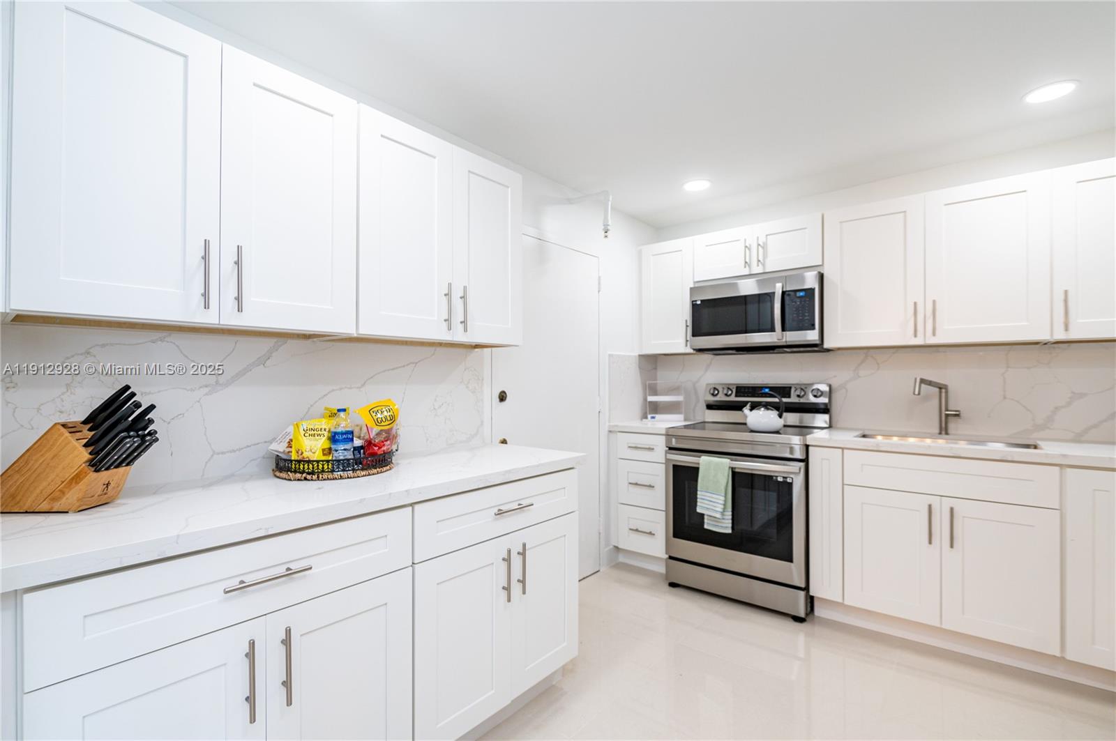 COMMODORE PLAZA CONDO - Residential