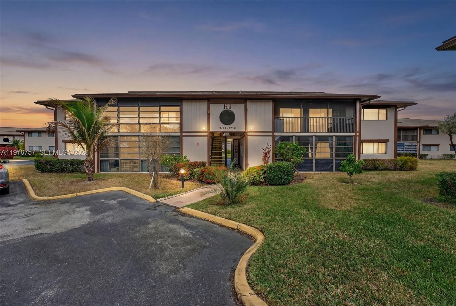 Bright and spacious 2-bedroom, 2-bathroom condo in the gated Belfort community of Kings Point (55+). This second-floor home features a generous open layout, a private screened balcony, and easy-to-maintain ceramic and vinyl flooring.

Residents enjoy resort-style amenities including a clubhouse, fitness center, pool, tennis, and courtesy transportation. Ideally located near premier shopping, dining, and major highways. Experience comfort and convenience in a vibrant community!"