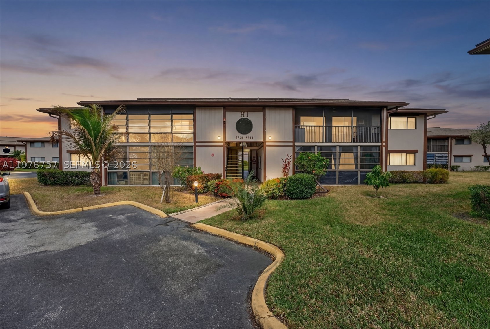 Bright and spacious 2-bedroom, 2-bathroom condo in the gated Belfort community of Kings Point (55+). This second-floor home features a generous open layout, a private screened balcony, and easy-to-maintain ceramic and vinyl flooring.

Residents enjoy resort-style amenities including a clubhouse, fitness center, pool, tennis, and courtesy transportation. Ideally located near premier shopping, dining, and major highways. Experience comfort and convenience in a vibrant community!"