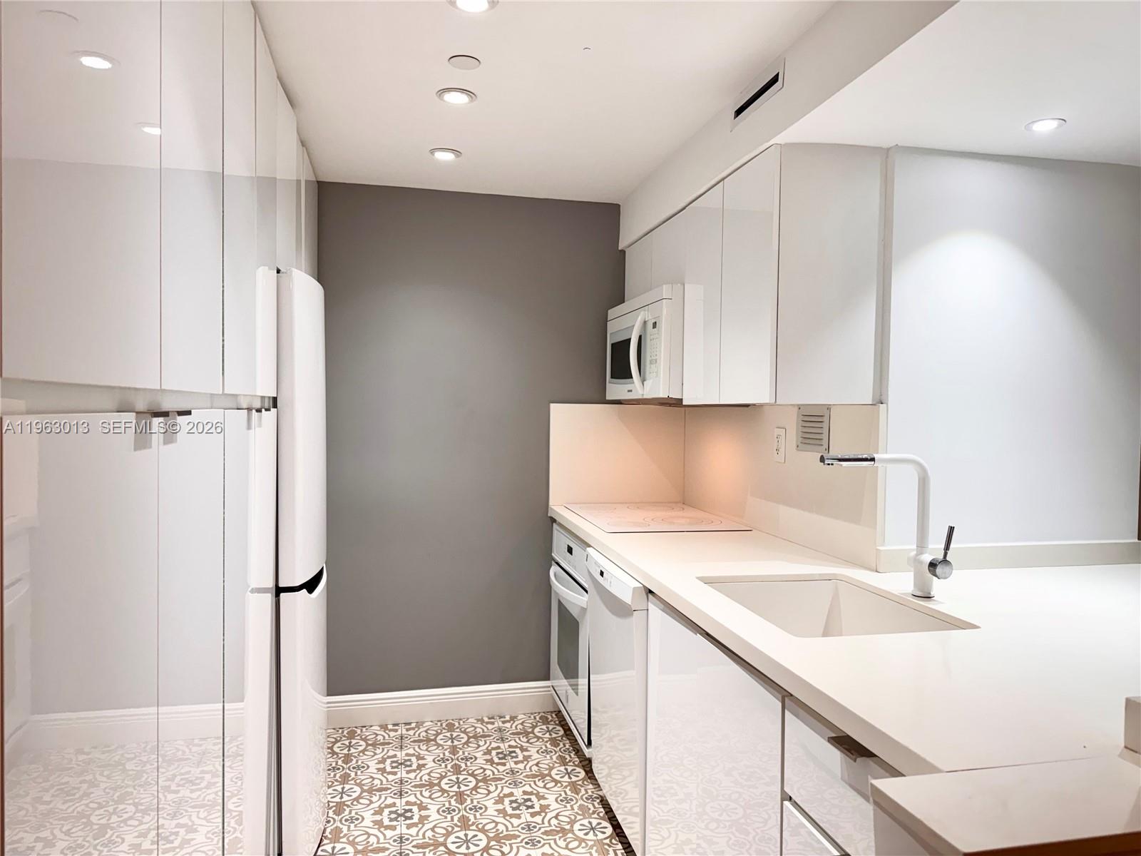 MIRADOR 1200 CONDO - Residential