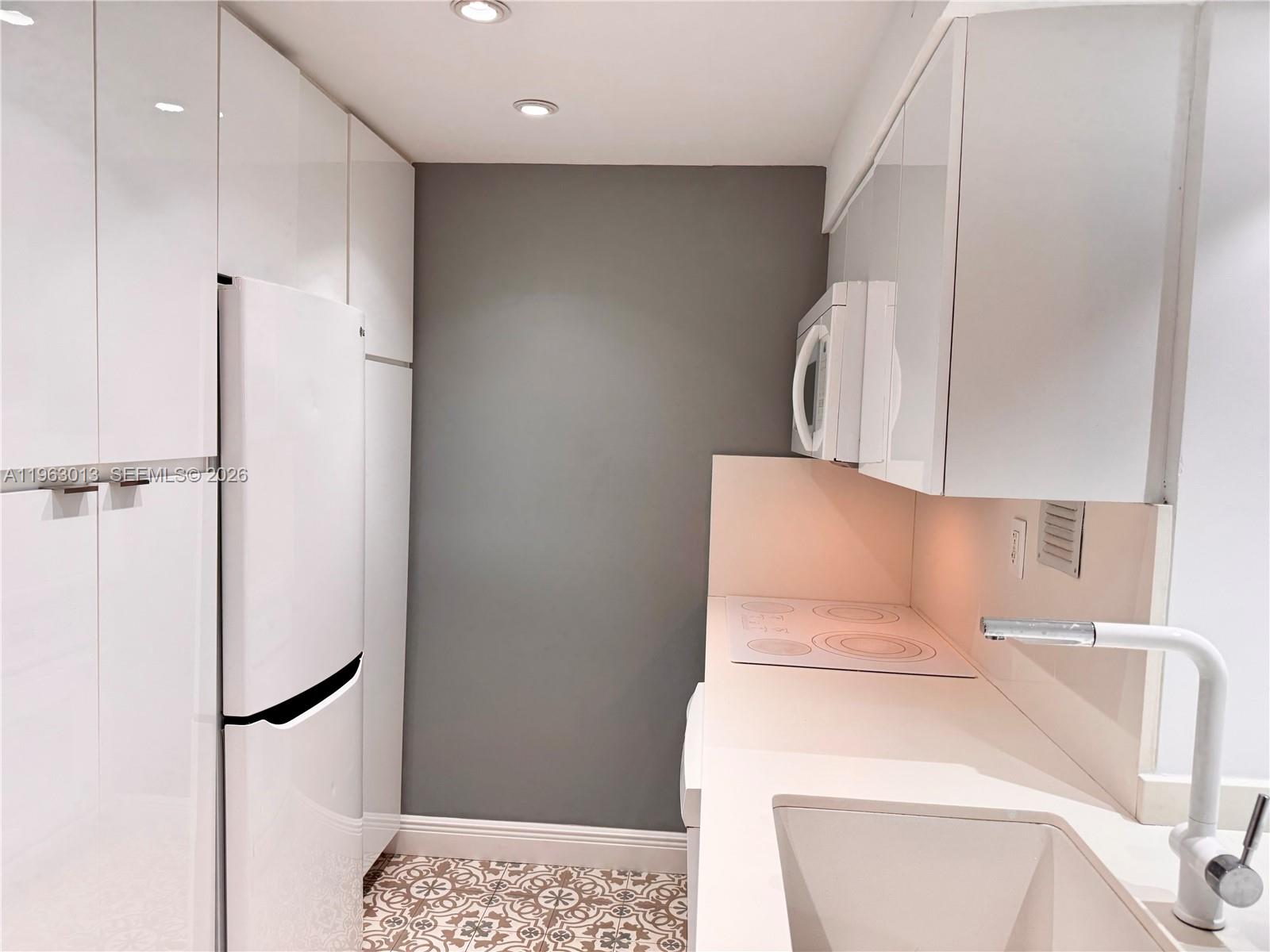 MIRADOR 1200 CONDO - Residential