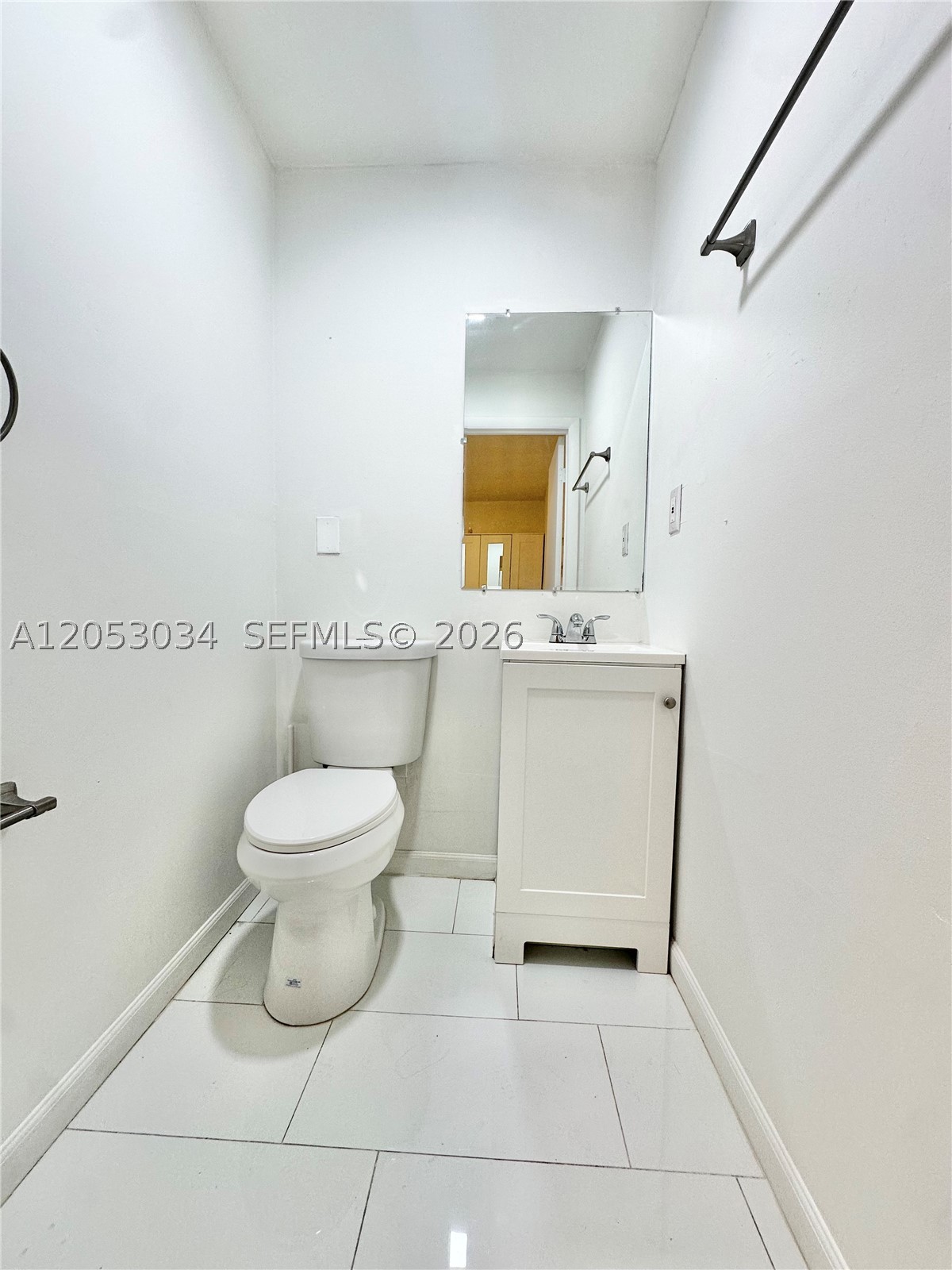 LOS ANGELES ESTATES SEC 3 - Residential Lease