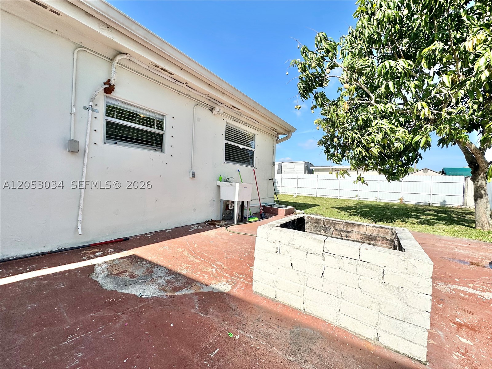 LOS ANGELES ESTATES SEC 3 - Residential Lease