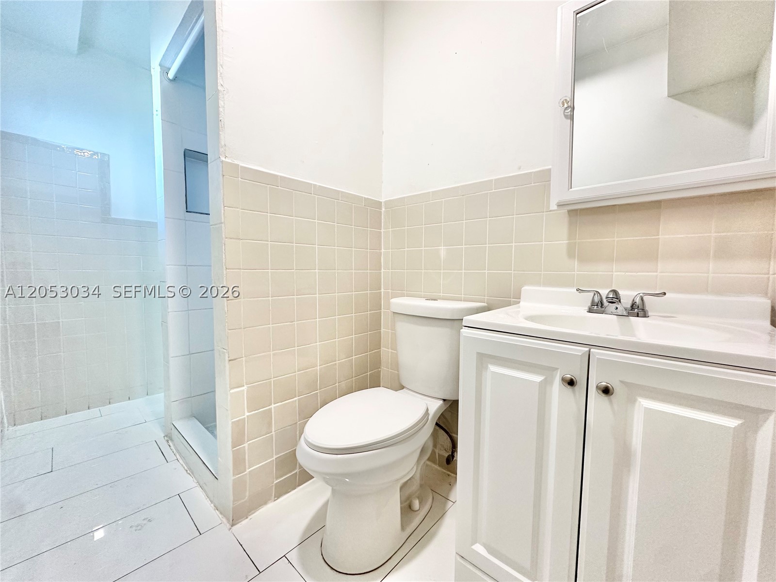 LOS ANGELES ESTATES SEC 3 - Residential Lease