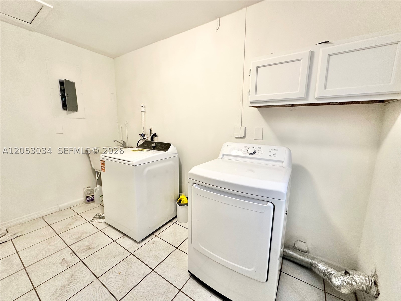 LOS ANGELES ESTATES SEC 3 - Residential Lease