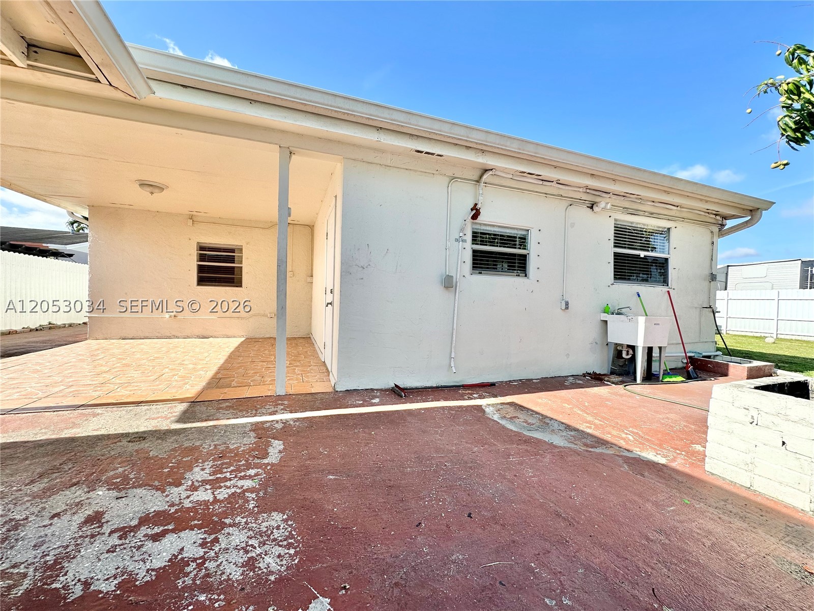 LOS ANGELES ESTATES SEC 3 - Residential Lease