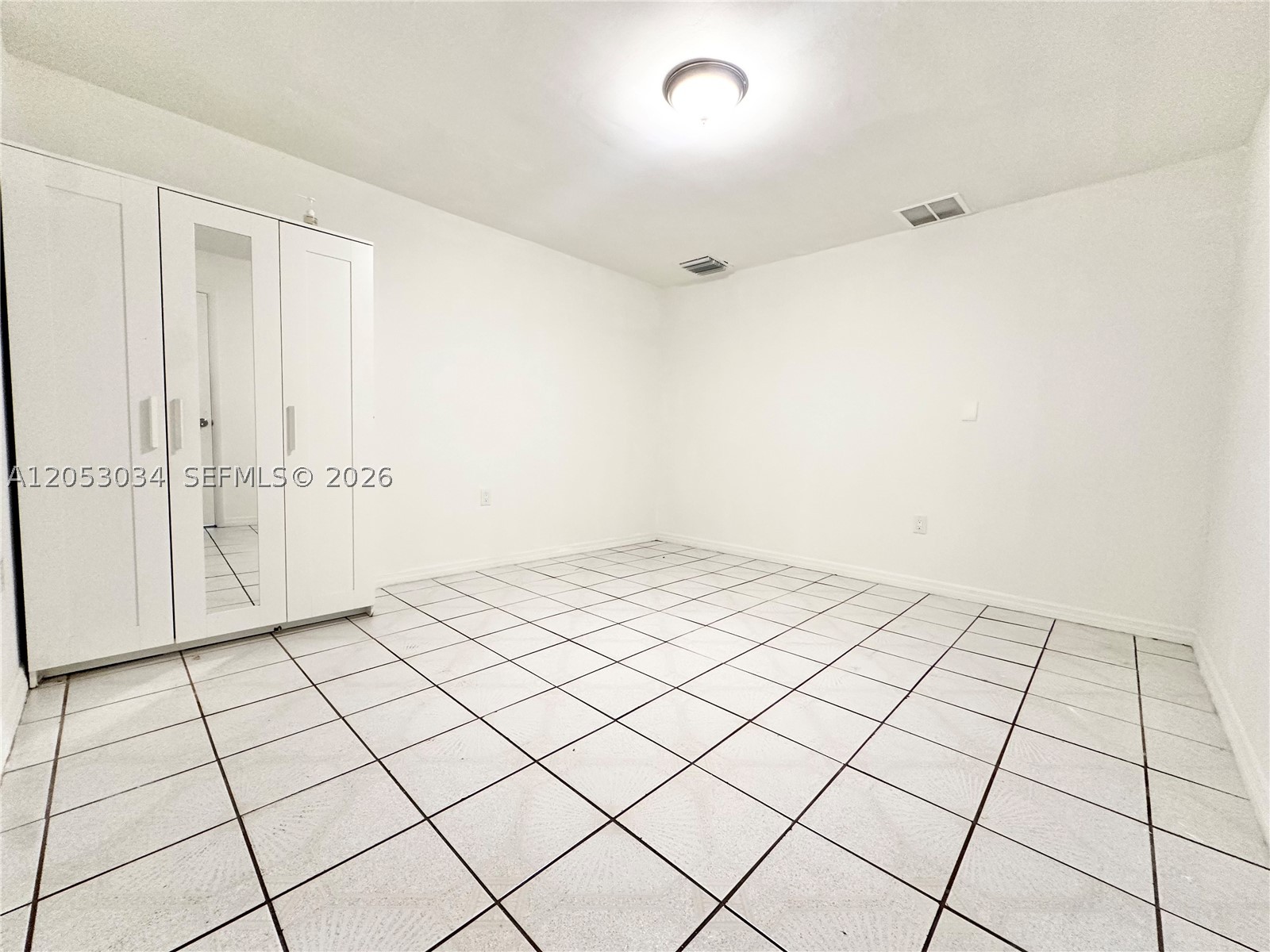 LOS ANGELES ESTATES SEC 3 - Residential Lease