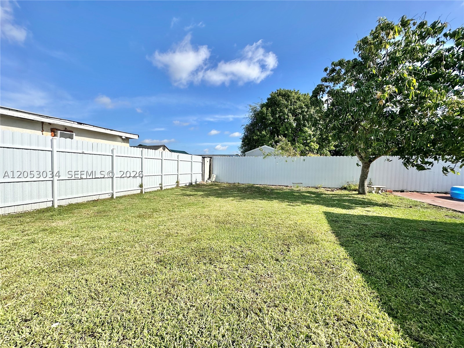 LOS ANGELES ESTATES SEC 3 - Residential Lease