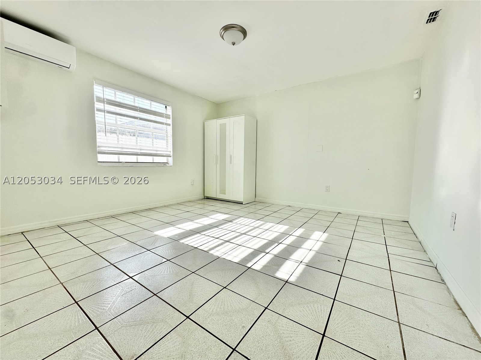 LOS ANGELES ESTATES SEC 3 - Residential Lease