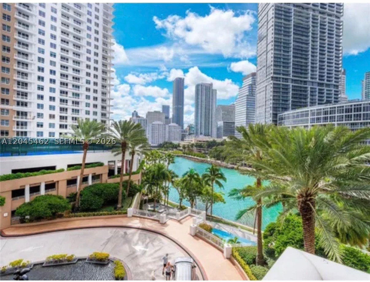DESIGNERS UNIT, REMODELED LARGEST ONE BEDROOM, 1.5 BATH UNIT AT PRESTIGIOUS CARBONELL BUILDING IN BRICKELL KEY ISLAND. IT COMES WITH A BRAND-NEW STATE OF THE ART OPEN KITCHEN WITH NEW QUARTZ COUNTERTOPS AND SS APPLIANCES. UNIT OFFERS SOUTHEAST AND SOUTHWEST VIEWS. INCLUDES 1 ASSIGNED PARKING SPOT AND A GENEROUS STORAGE OUTSIDE THE UNIT. AMENITIES INCLUDES: FITNESS CENTER, RACQUETBALL, TENNIS COURTS, POOL, GYM, INDOOR PLAYGROUND, VALET, CONCIERGE AND 24/7 SECURITY. LOCATED IN ONE OF THE MOST DESIRED ISLAND IN BRICKELL KEY. CLOSE TO SHOPS, BRICKELL CITY CENTRE, RESTAURANTS, METRO RAIL, METRO MOVER AND MAJOR HIGHWAYS.