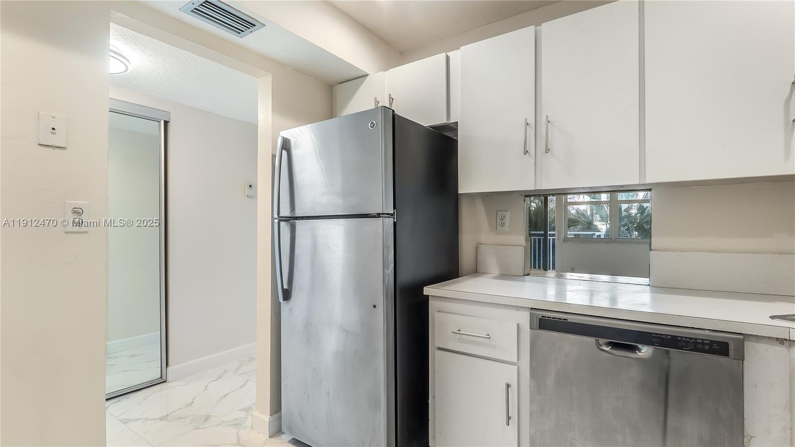 BAYVIEW TOWERS CONDO SOUT - Residential