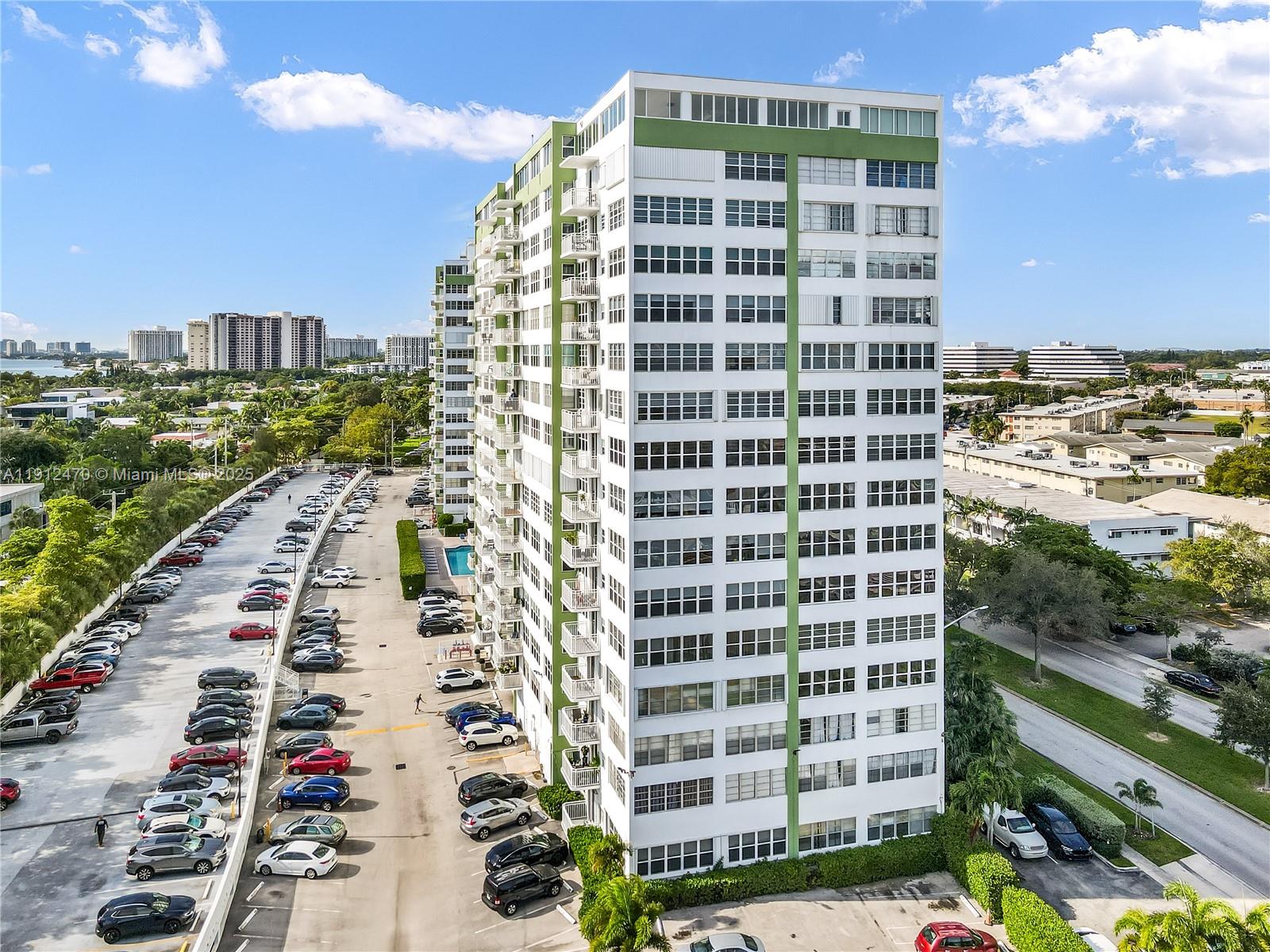 BAYVIEW TOWERS CONDO SOUT - Residential