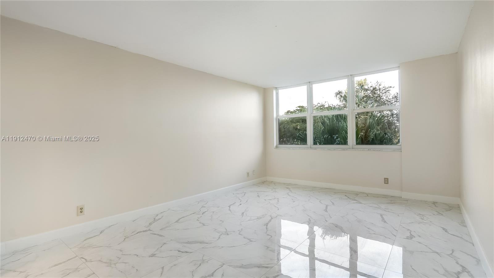 BAYVIEW TOWERS CONDO SOUT - Residential
