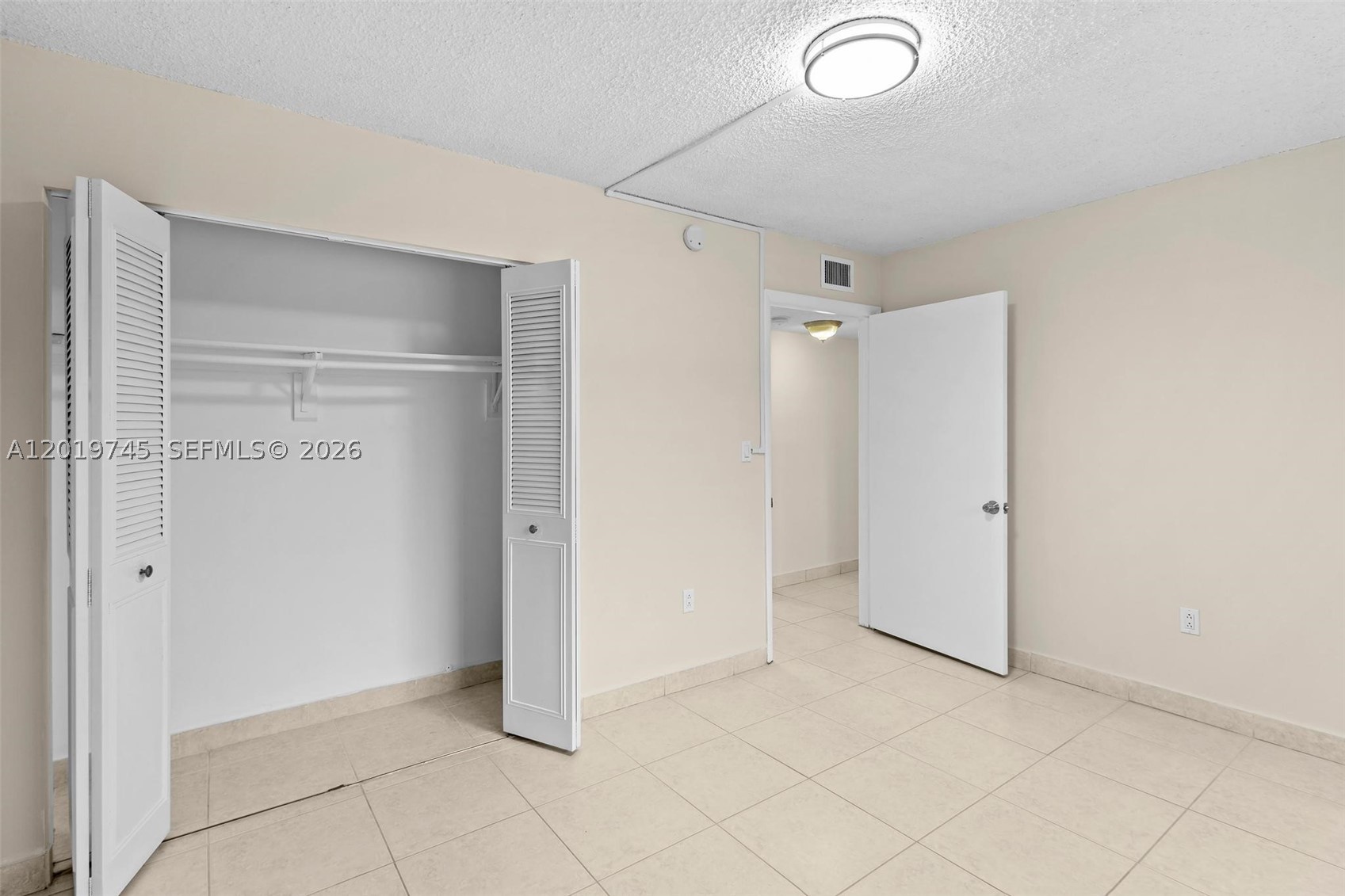 HORIZONS WEST CONDO #5 - Residential