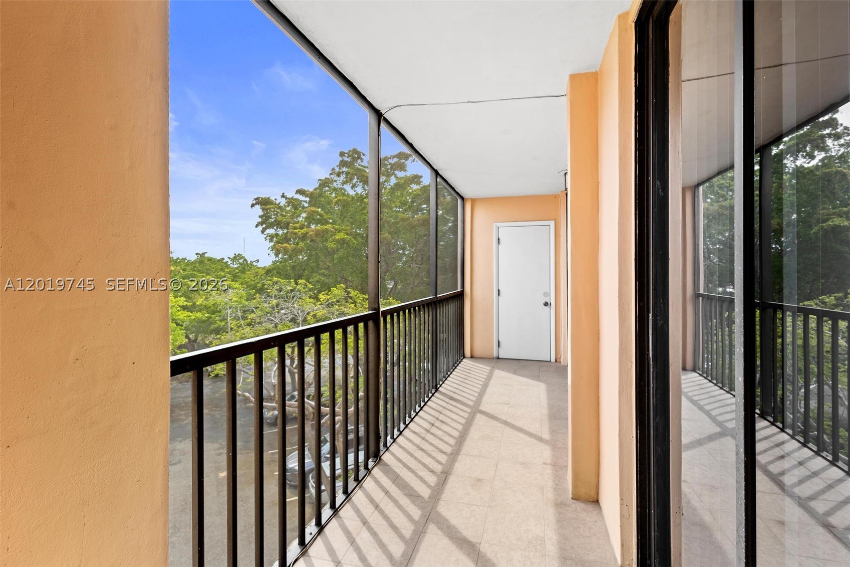 HORIZONS WEST CONDO #5 - Residential