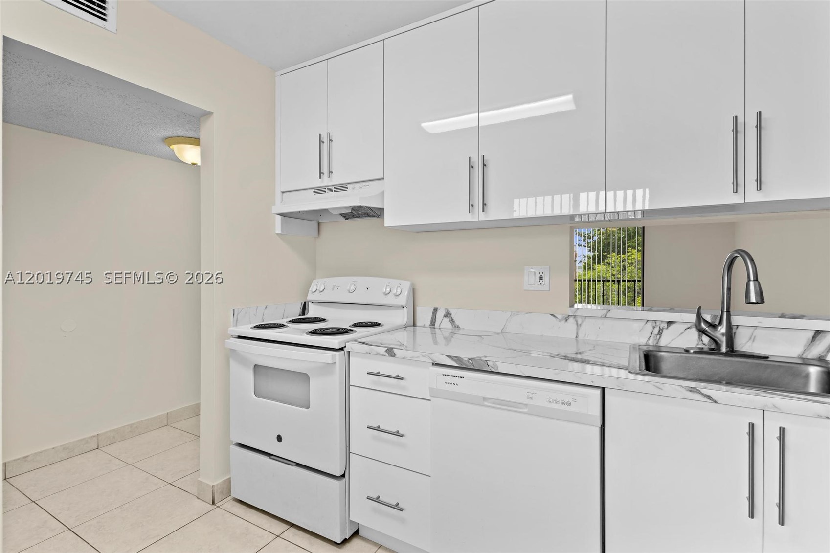 HORIZONS WEST CONDO #5 - Residential