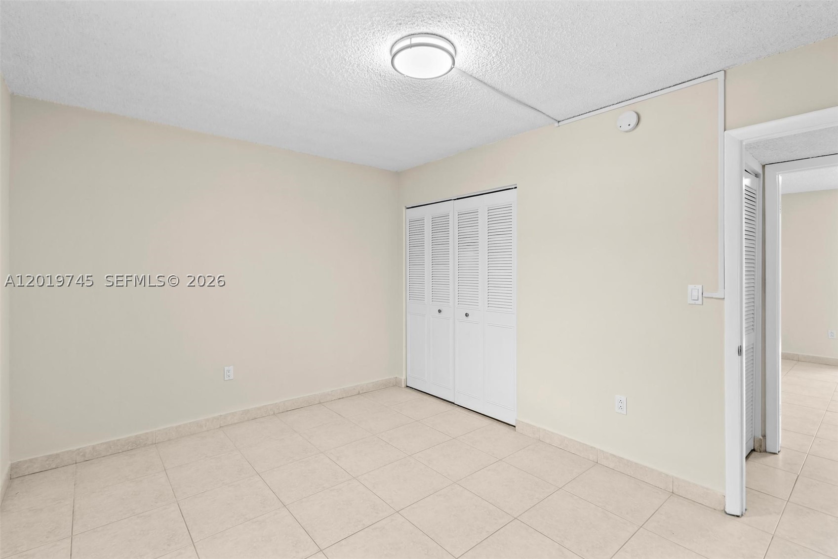 HORIZONS WEST CONDO #5 - Residential