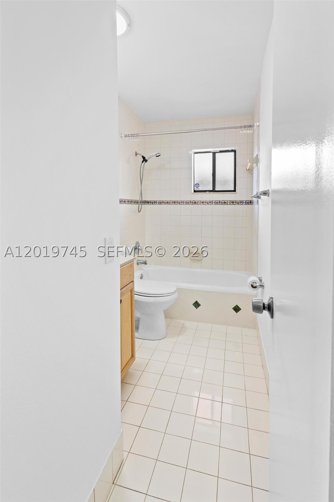 HORIZONS WEST CONDO #5 - Residential