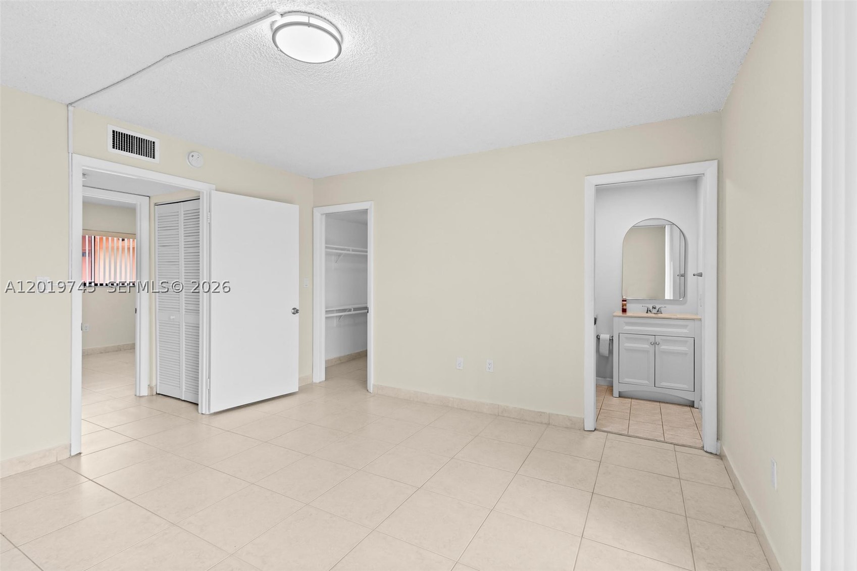 HORIZONS WEST CONDO #5 - Residential