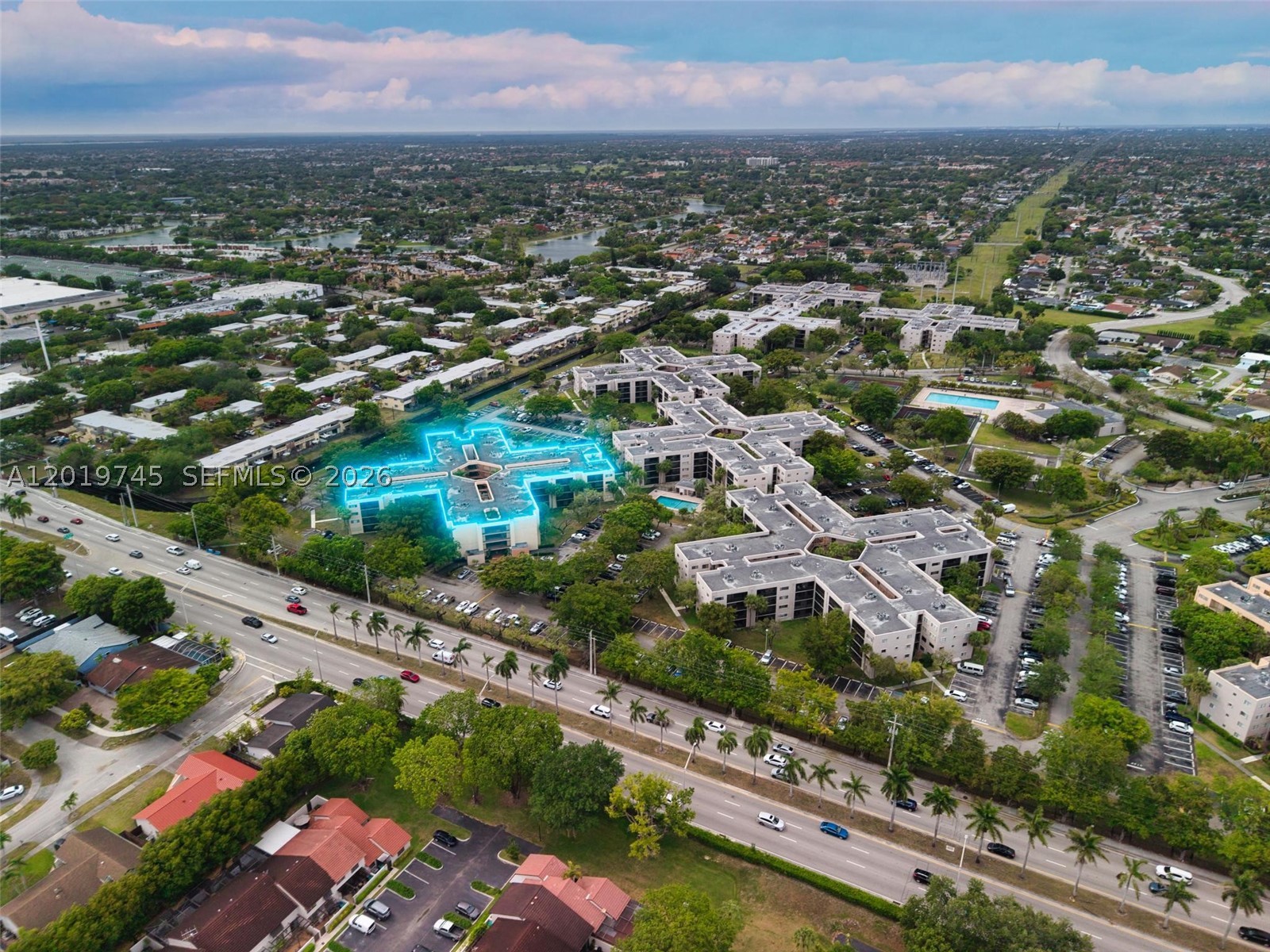 HORIZONS WEST CONDO #5 - Residential