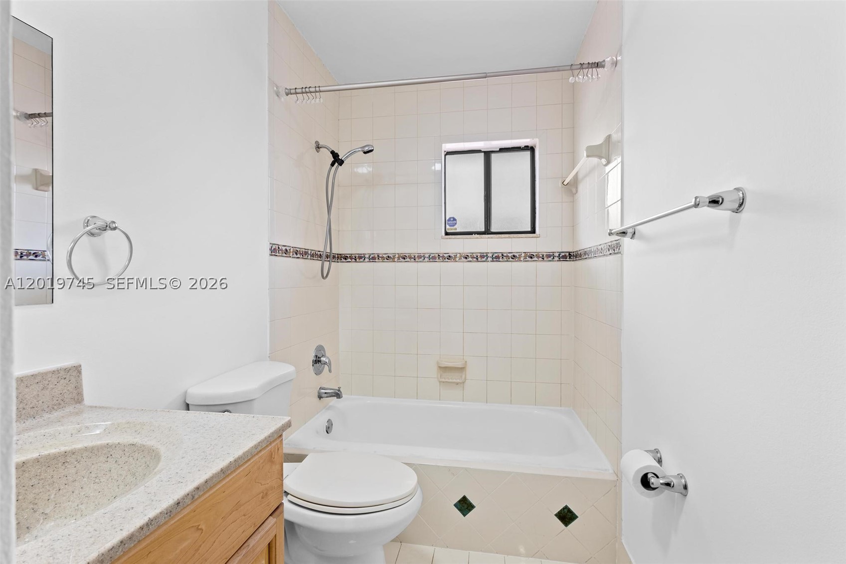 HORIZONS WEST CONDO #5 - Residential