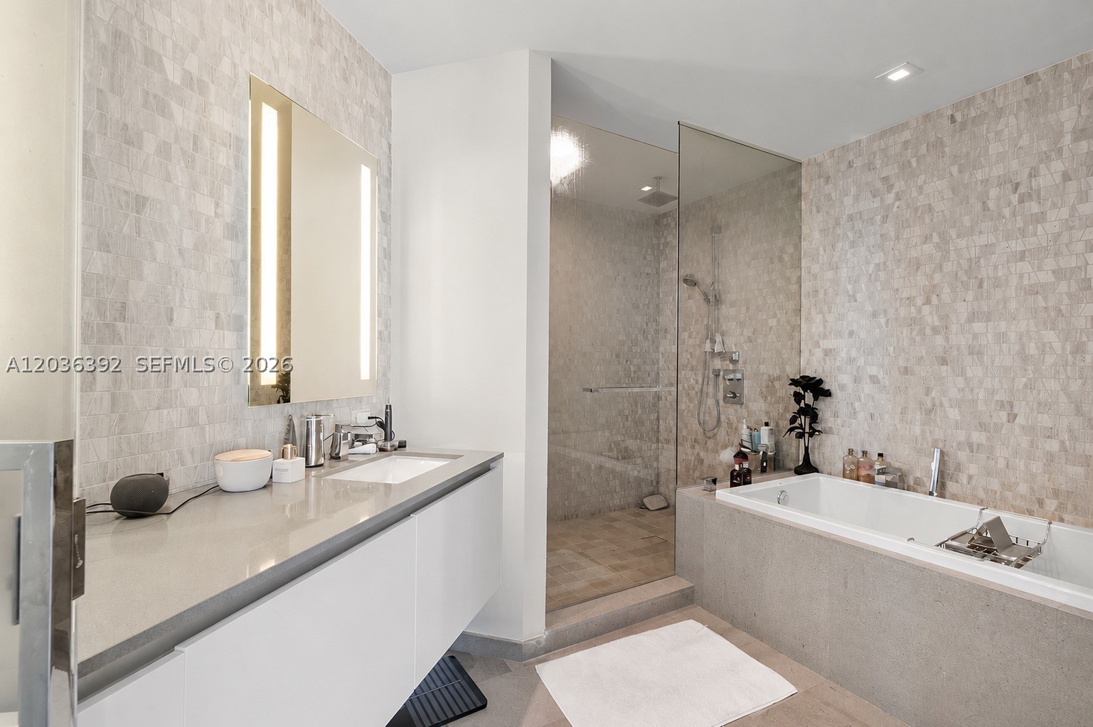 REACH CONDO - Residential