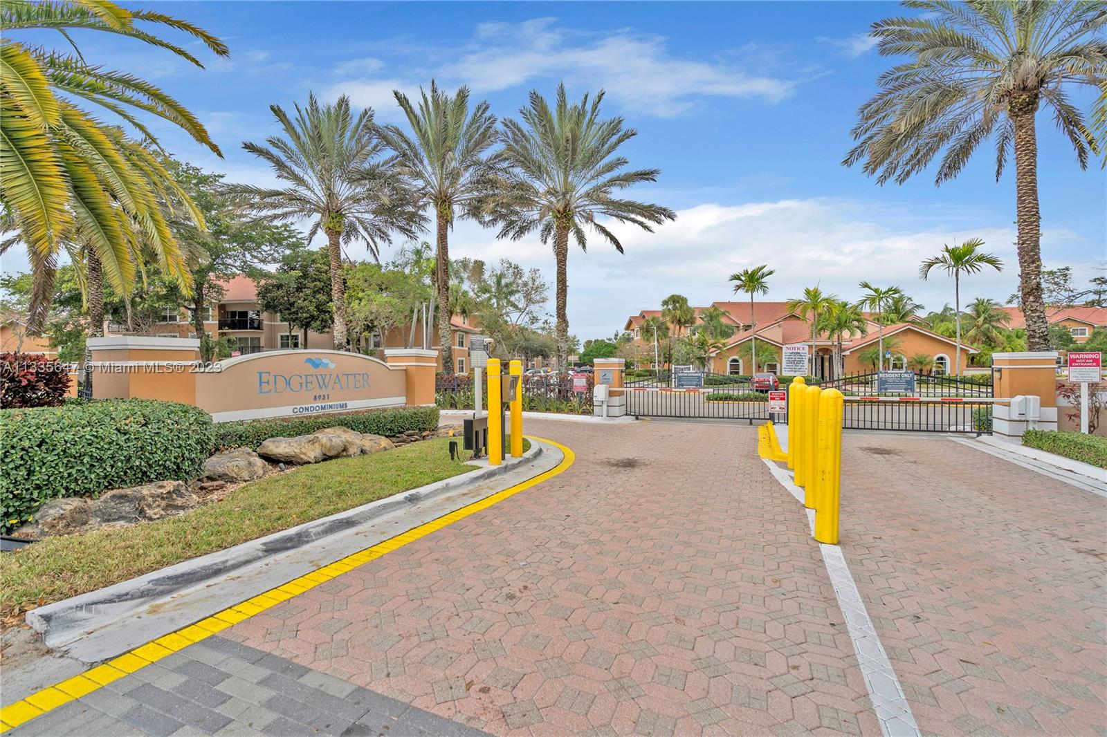 Great investment opportunity. 2 bedroom 2 bathroom apartment in the beautiful gated community of Edgewater. Master bathroom remodeled, stainless steel appliances, new dryer just installed. Tenant lease expires on May 31. Amazing amenities such as: kids playground, 2 pools, Gym, bbq area. Plenty of guest parking. Low HOA.