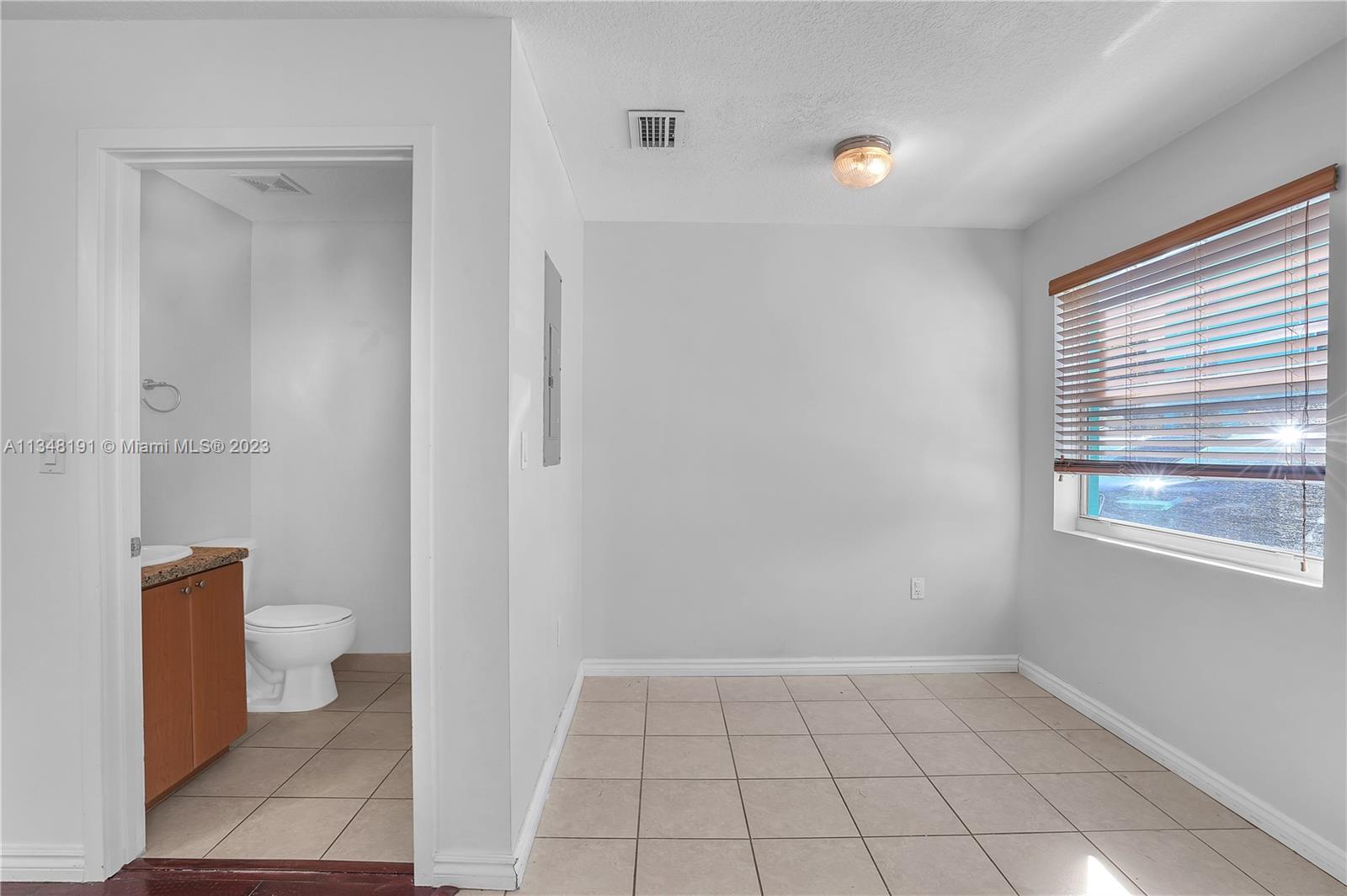 BREEZE CONDO - Residential