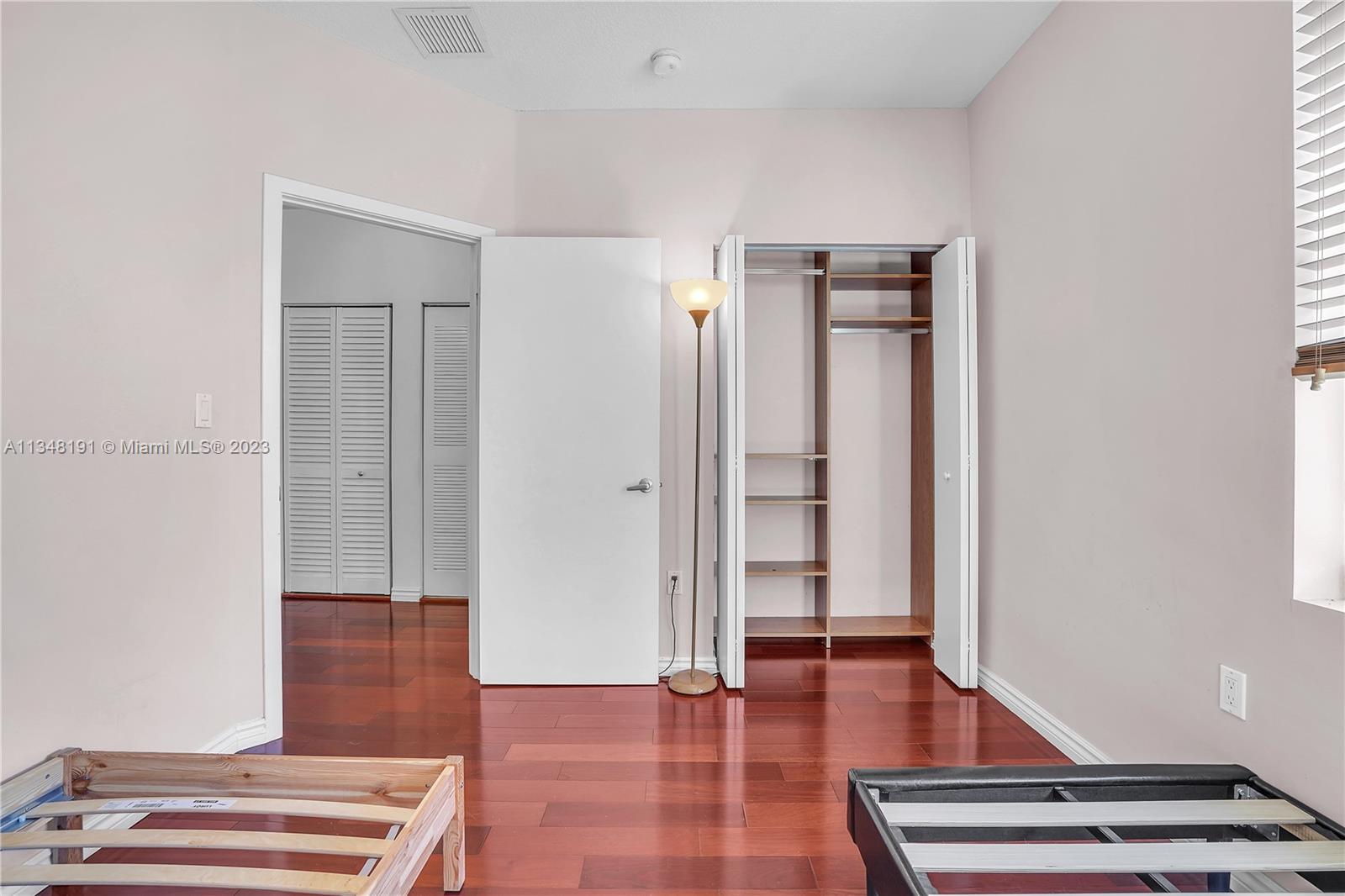 BREEZE CONDO - Residential