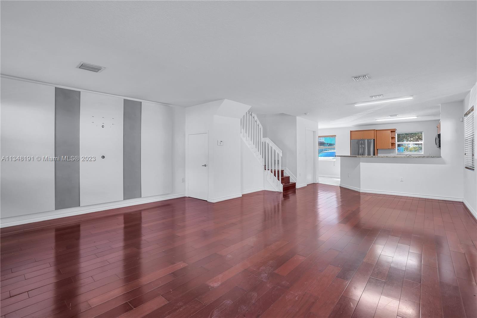 BREEZE CONDO - Residential